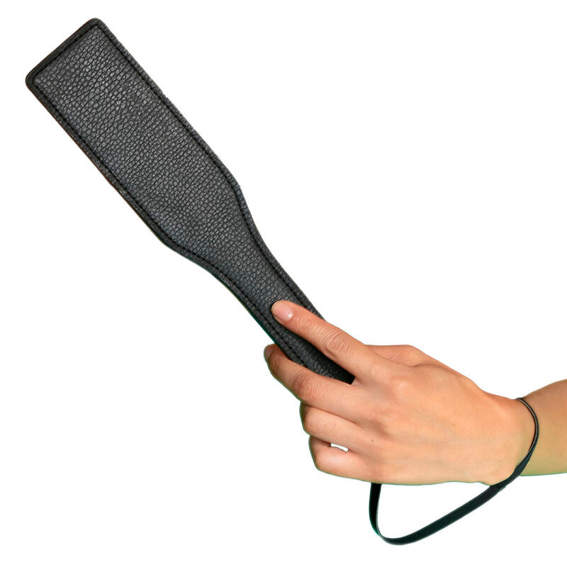 Nocturnal paddle in black leather