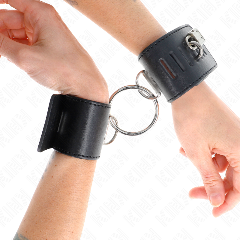 Fixed wrist restraints with ring and adjustable black padlock closure 16-23 cm x 5.5 cm
