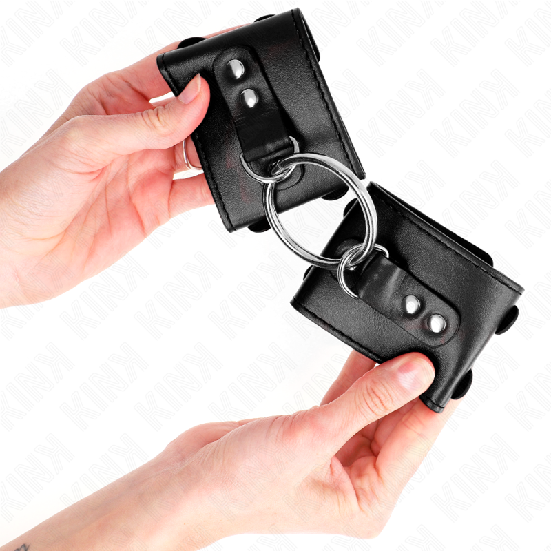 Fixed wrist restraints with adjustable ring and studs black 17-22 cm x 6.5 cm