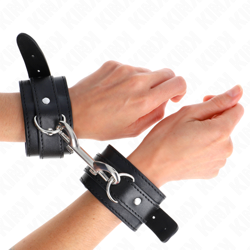 Wrist braces - single row of black adjustable rivets 17-28 cm x 5 cm