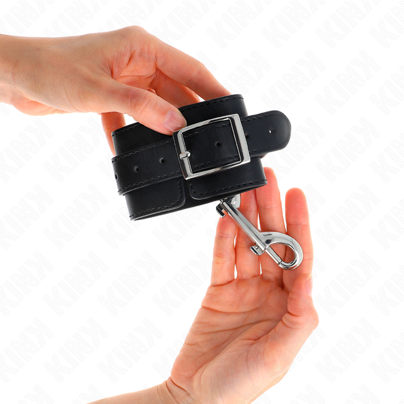 KINK - WRIST DEVICES - SINGLE ROW OF BLACK RIVETS, ADJUSTABLE, 17-28 CM X 5 CM