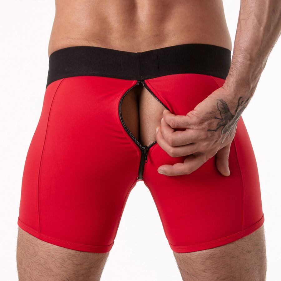 Détail de l'ouverture zippée arrière du boxer Locker Gear en tissu rouge extensible